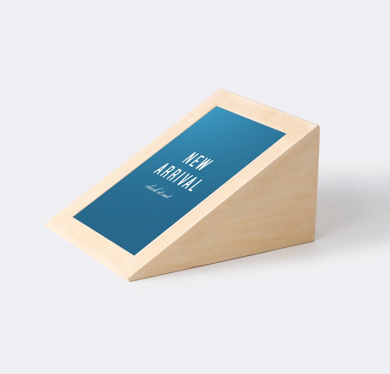 「NEW  ARRIVAL」 木製 三角POP