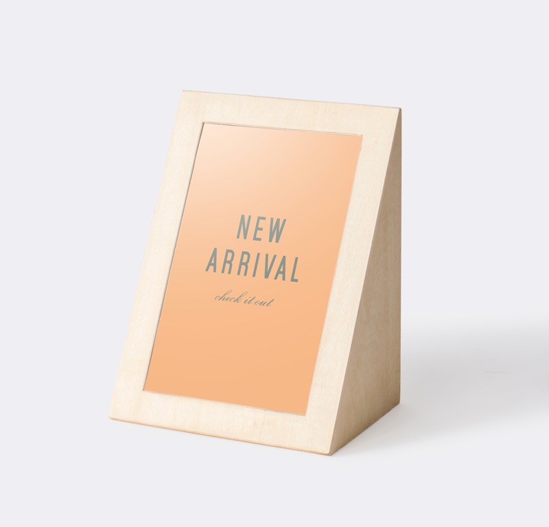 「NEW  ARRIVAL」 木製 三角POP