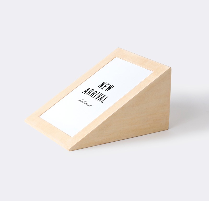 「NEW  ARRIVAL」 木製 三角POP