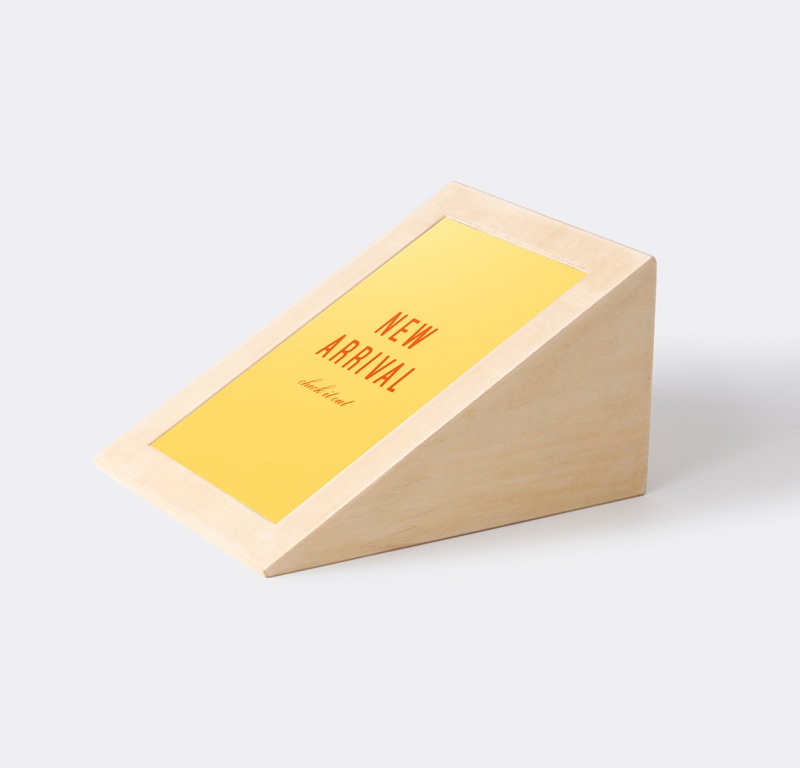 「NEW  ARRIVAL」 木製 三角POP