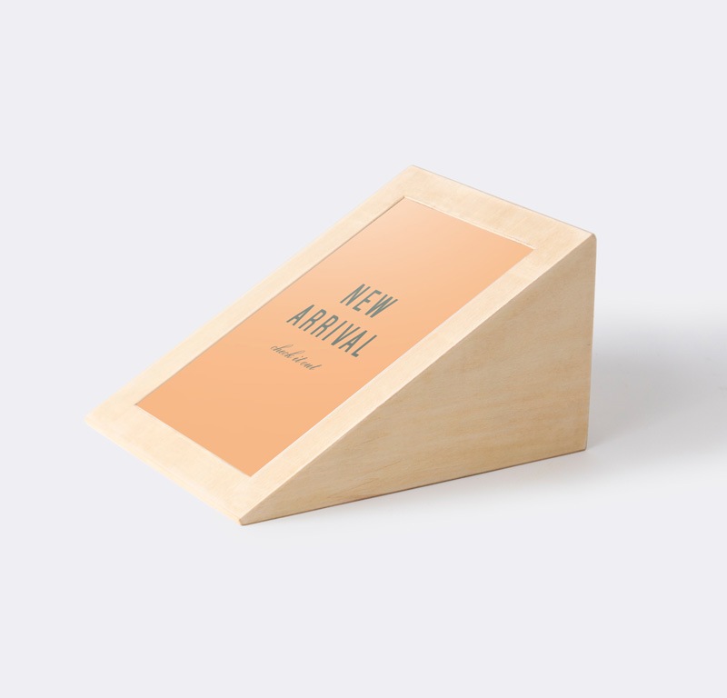 「NEW  ARRIVAL」 木製 三角POP