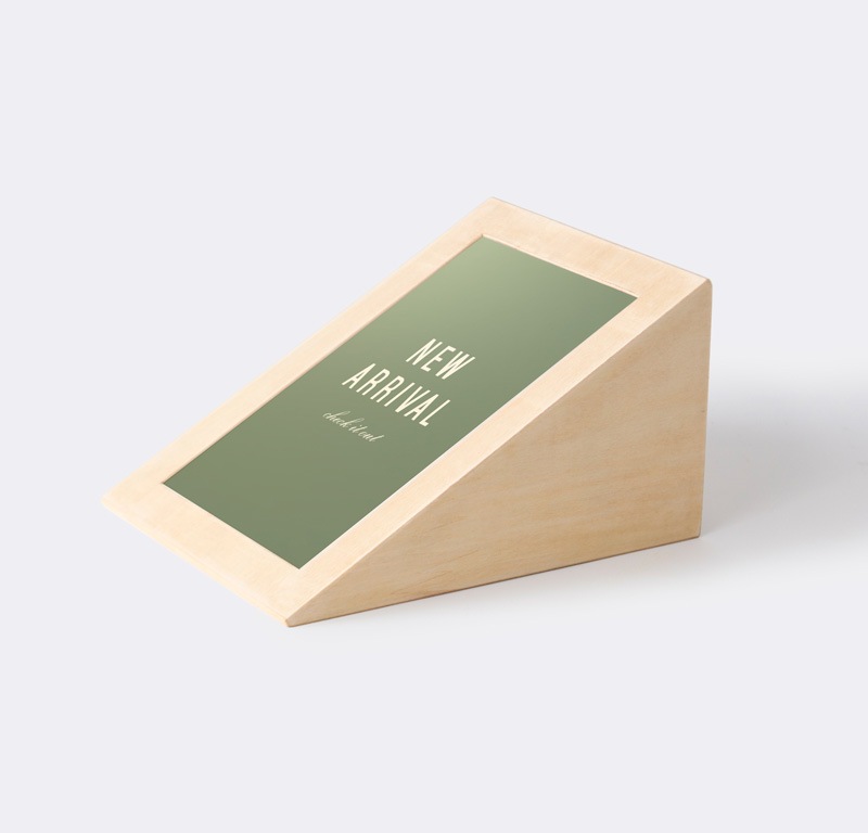 「NEW  ARRIVAL」 木製 三角POP