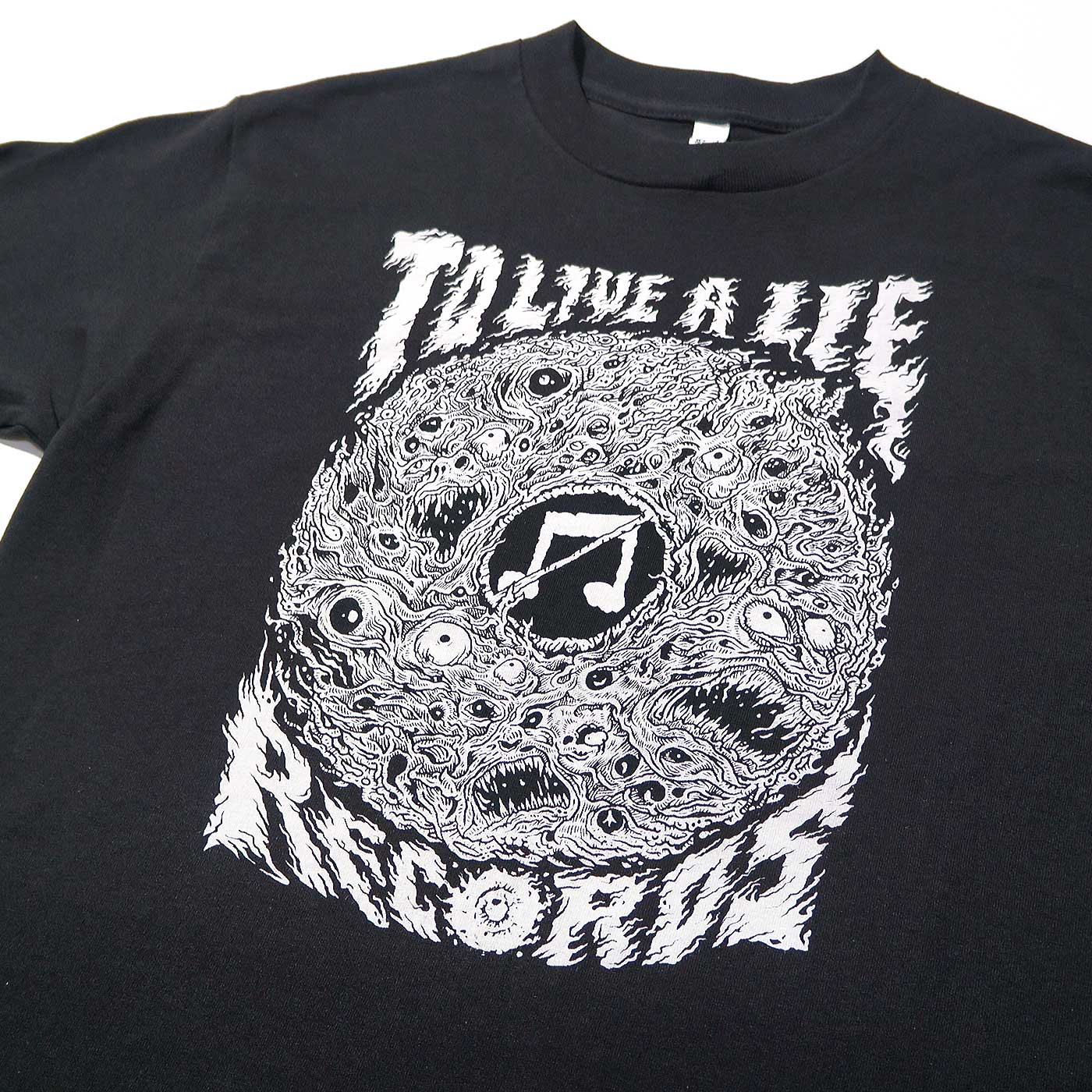 To Live A Lie Records ���� T����� House Show Massacre-Black