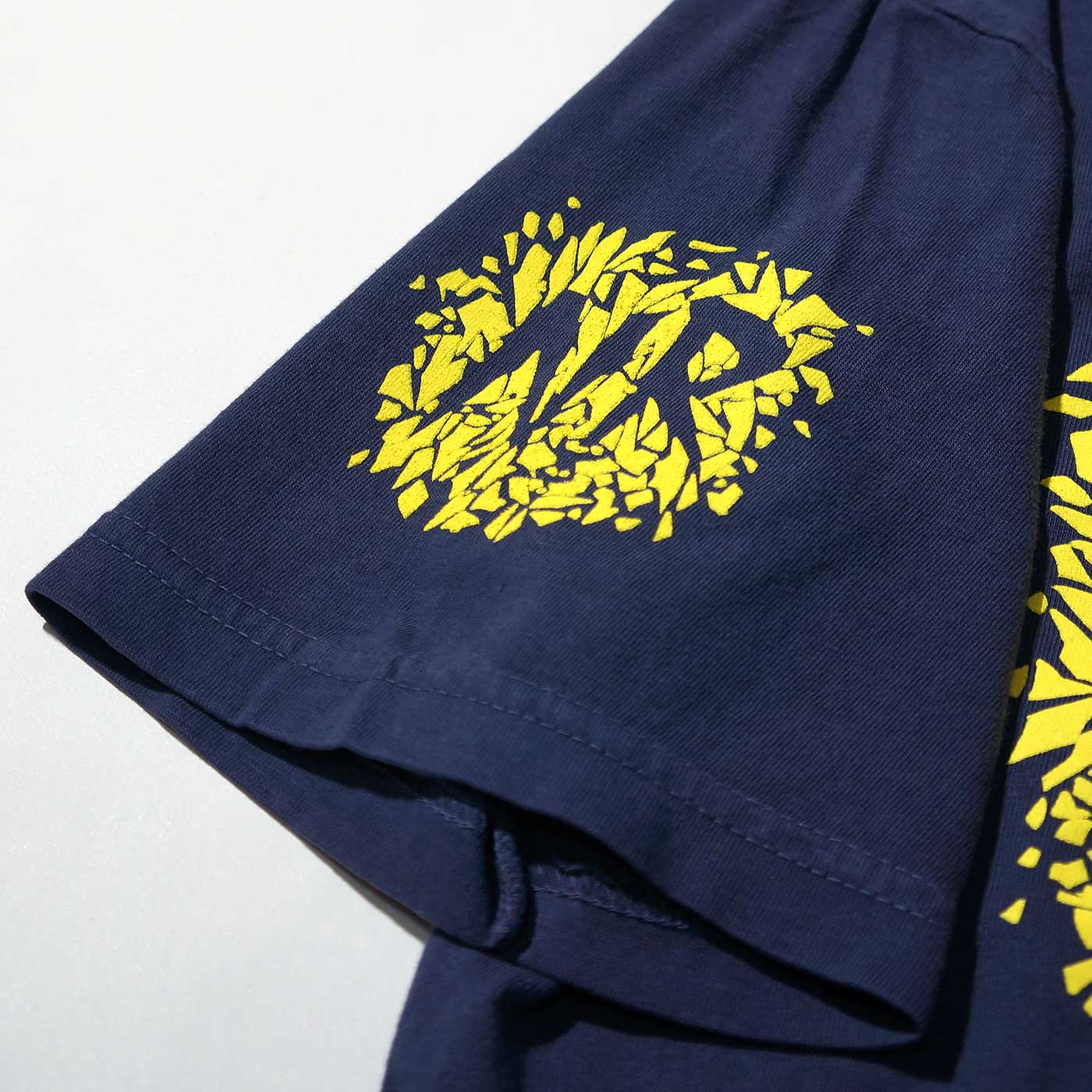 NAKED RAYGUN T����� Shattered-Navy