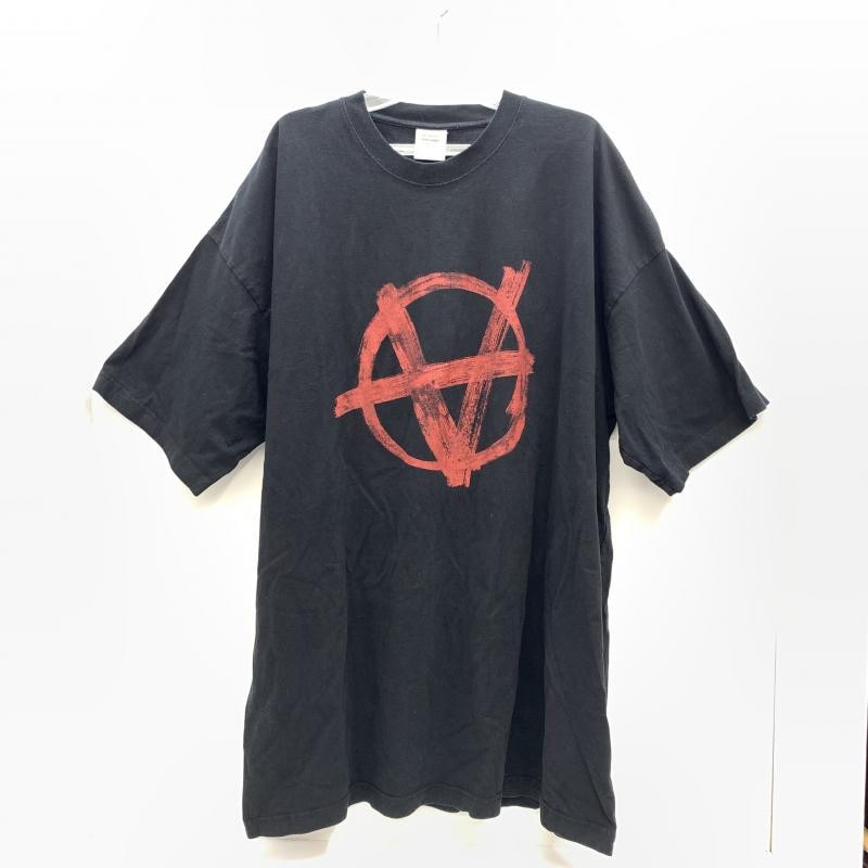 VETEMENTS Anarchy 長袖 ロゴ Tシャツ JFKAhiQ2o83F.jpg?width=768