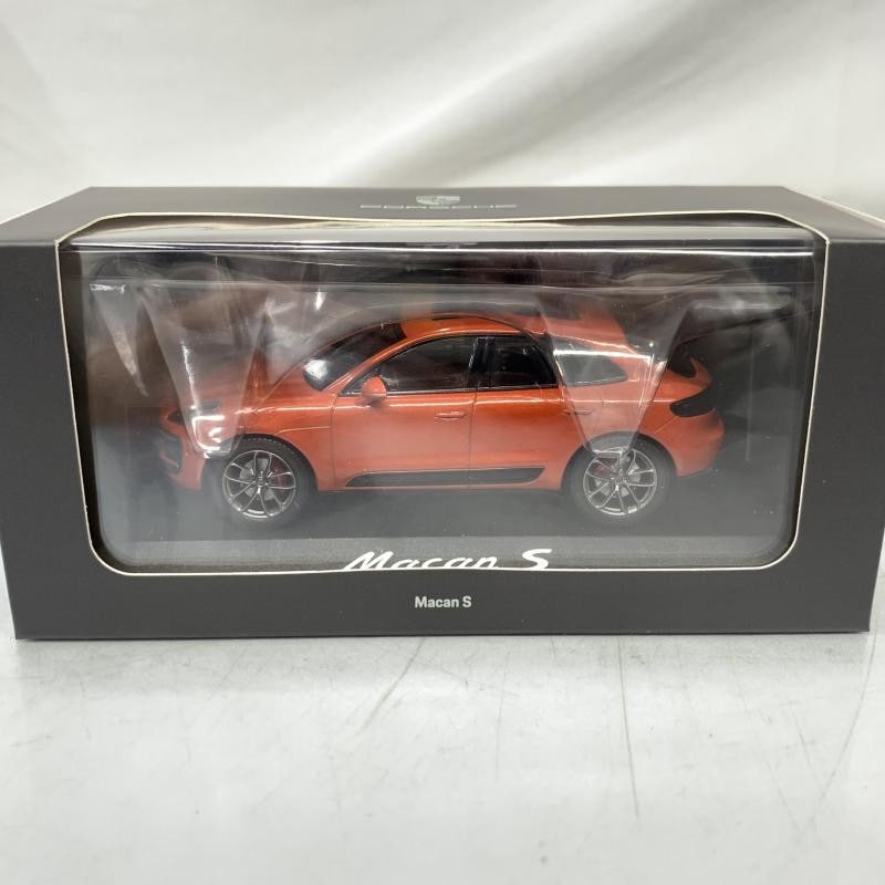 ポルシェ純正 MacanS 1/43モデルカー ミニチャンプス 中古】ミニチャンプス 1/43 ポルシェ マカン S ツーリスモ3 パパイヤ