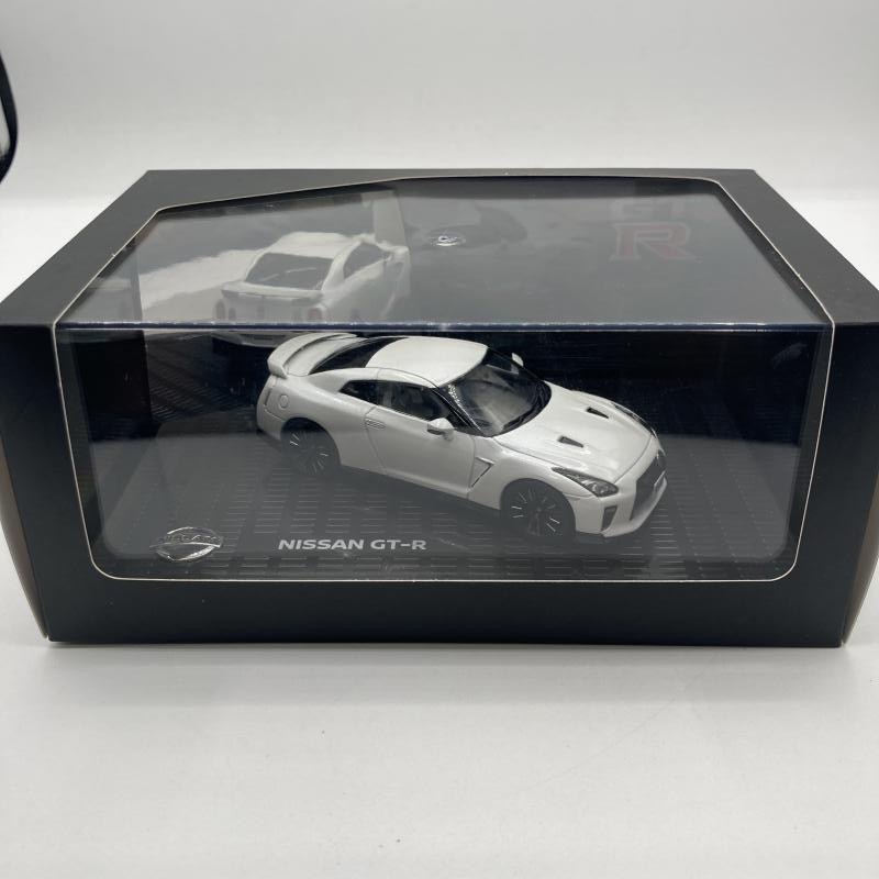 中古ミニカー 1/43 NISSAN GT-R NISMO 2024(バイブラントレッド) [EM685E] 中古ミニカー 1⁄43 NISSAN SKYLINE COUPE(シルバー) 「NISSAN MODEL