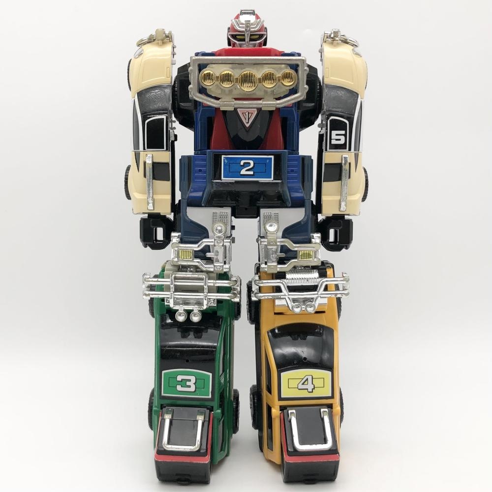 バンダイ　激走戦隊カーレンジャー　DX RVロボ Amazon.co.jp: 激走戦隊カーレンジャー 激走合体DX RVロボ : おもちゃ