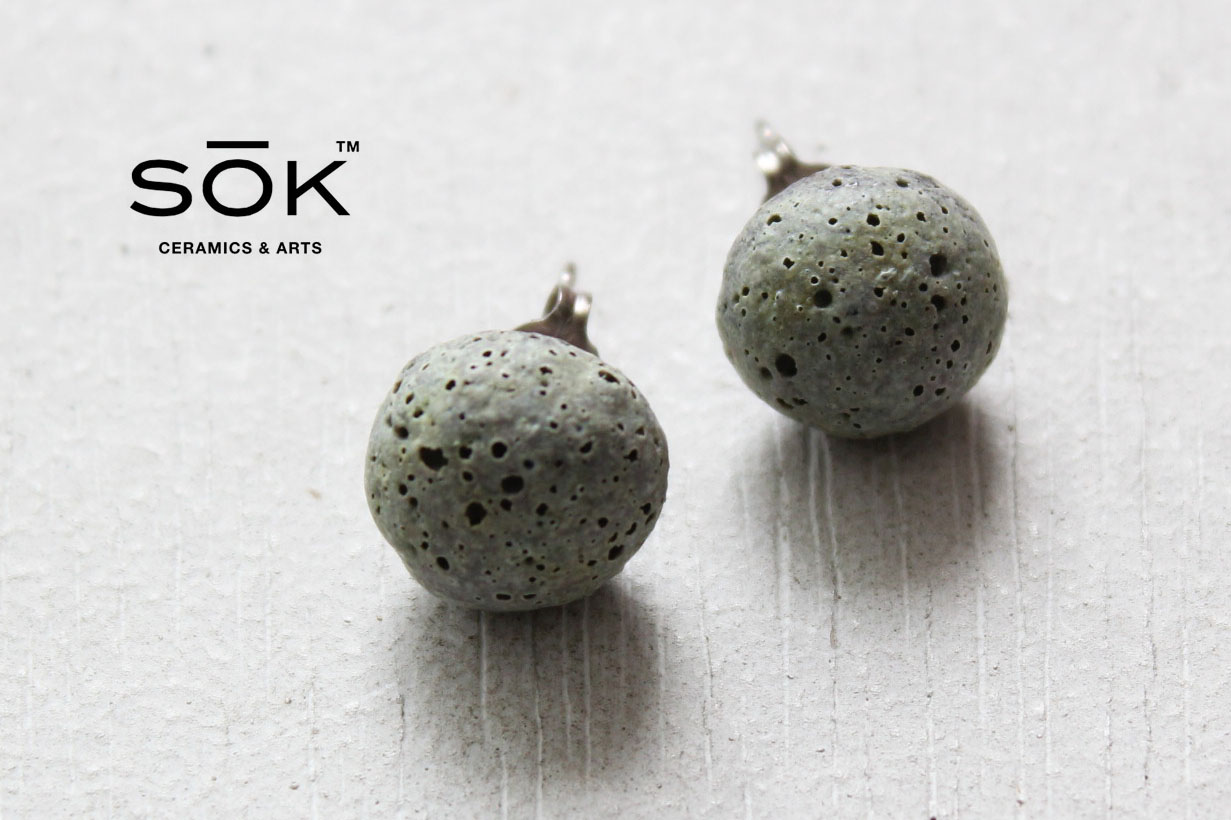 ［SŌK］　CERAMICS & ARTS 陶ピアス(丸緑小)