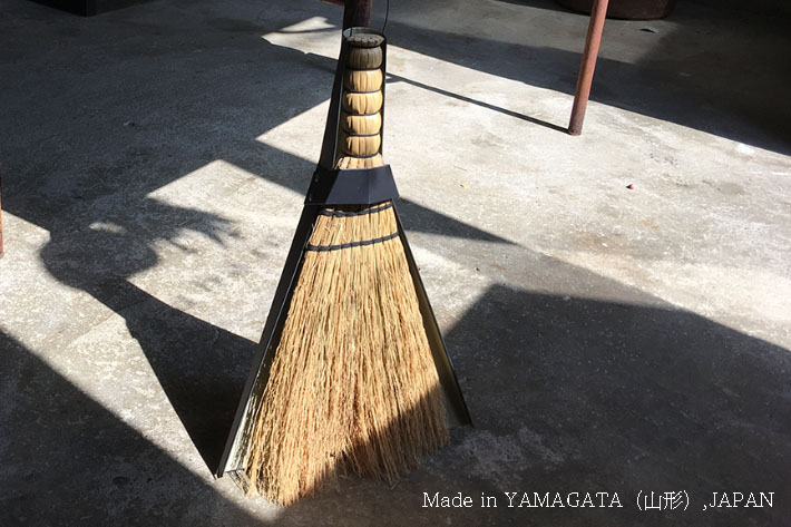 ［folk product］三角ホウキ (size:S)