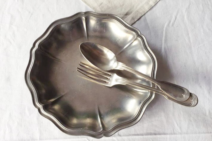［antiques］ピューター（エタン) 深い花リム皿