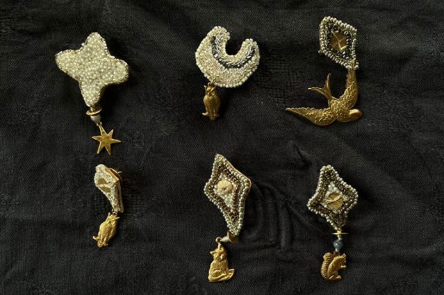 NEW!［ chico ］ 手刺繍の装身具 ブローチ