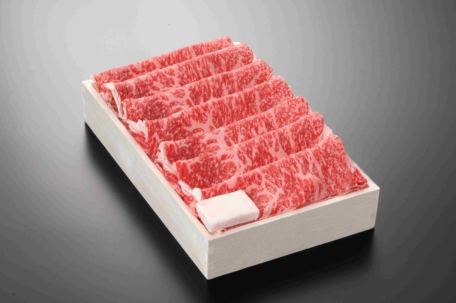 【すき亭】りんごで育った信州牛すき焼きセット 上ロース（700g）5〜6名用、たれ付き・木箱、化粧箱入