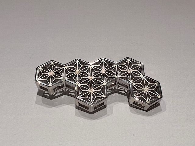 寄木細工モチーフアクセサリー　ブローチ《星の結晶》　シルバー