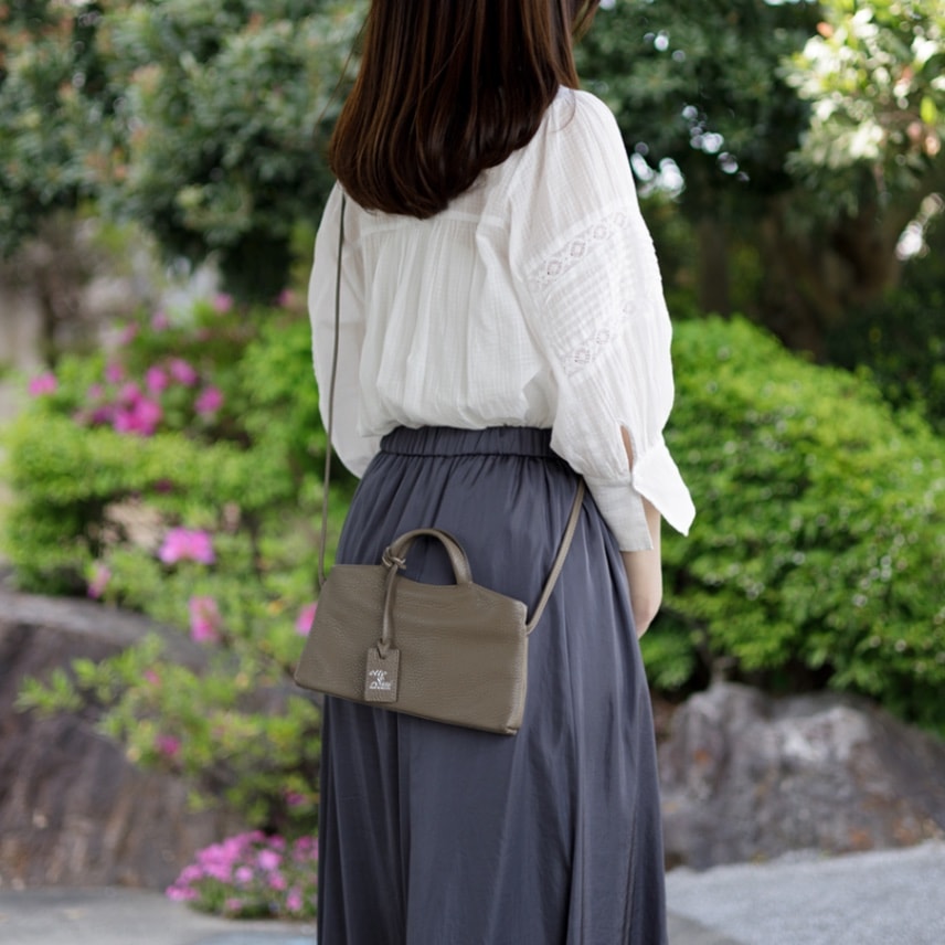 ファミリア　ウォレットポシェット 美品 ポシェット | ファミリア公式サイト