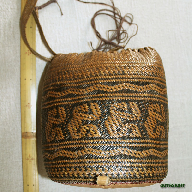 インドネシア群島山岳部族(ボルネオ島カリマンタン)の背負い籠