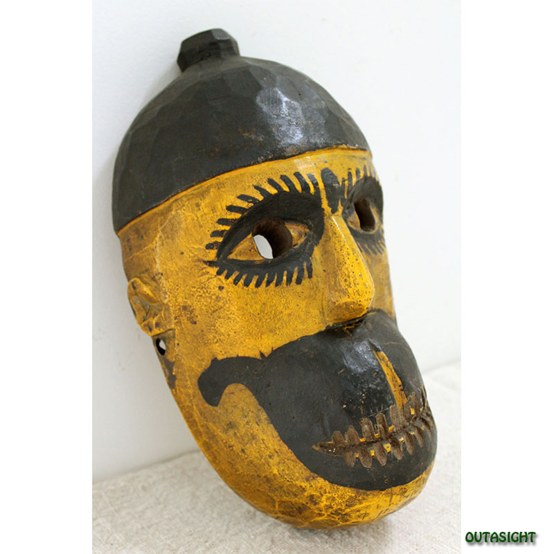 木彫りロバの仮面 今回の修了展に出している大型のロボットです🤖 高さ170cm弱