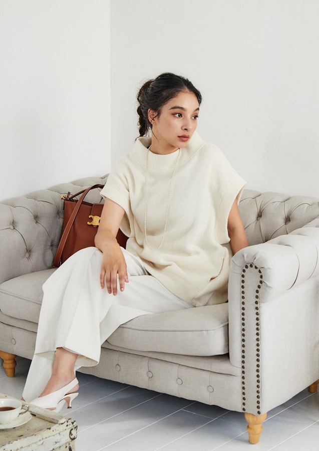 【新品未使用】OWAUNO オアーノ　ニットベスト　オフホワイト OWAUNO オアーノ ニットベスト オフホワイト