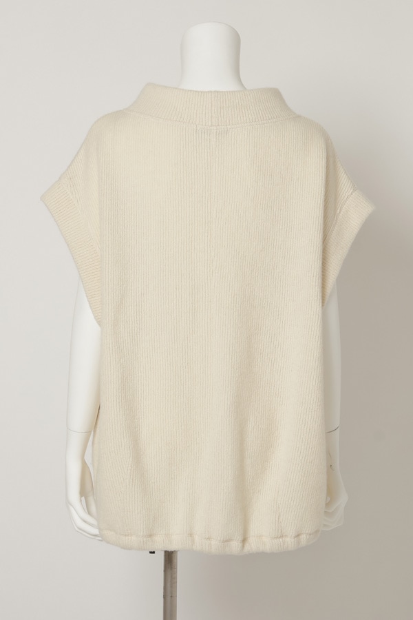 【新品未使用】OWAUNO オアーノ　ニットベスト　オフホワイト ご予約開始のお知らせ】リラクシーなのに体のラインは素敵に