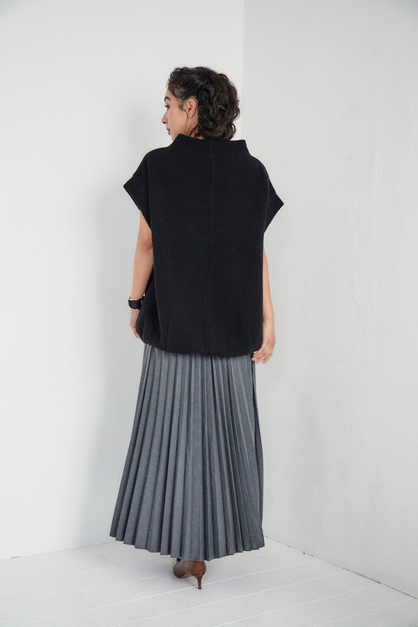 オアーノ　ニットベスト　ブラック ご予約開始のお知らせ】リラクシーなのに体のラインは素敵に