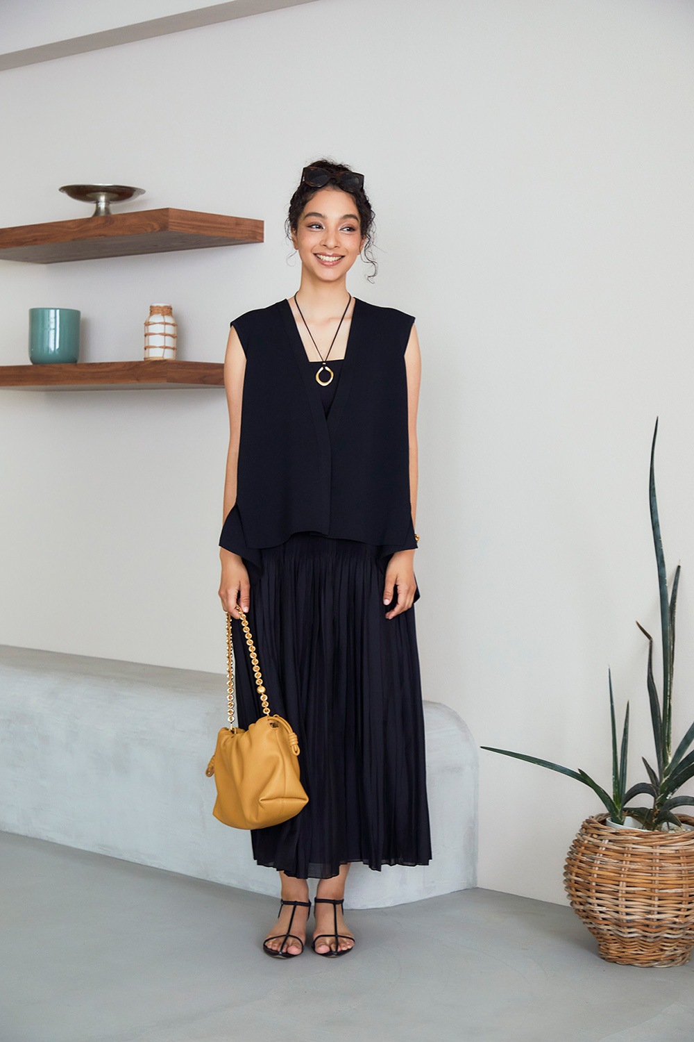 オアーノ　バッグフレアニットジレ　OWAUNO 新品・未使用　ブラック 再販】2025MS_バッグフレアニットジレ | アイテム | OWAUNO