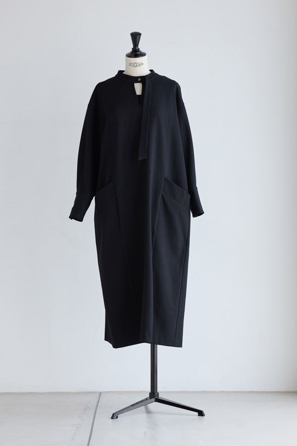 再販】2025AW_フロントタイVネックワンピース | アイテム | OWAUNO