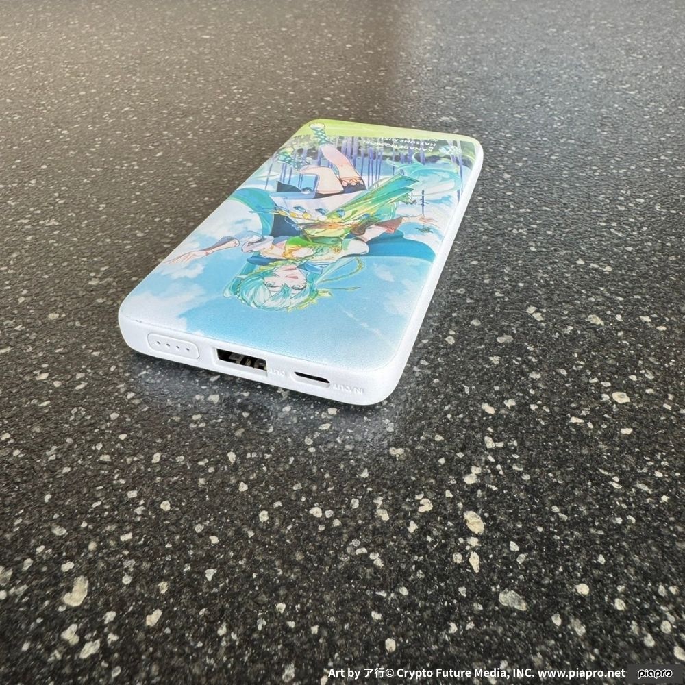 奏の森Resorts×初音ミクコラボ】モバイルバッテリー 厚さ13.3mm