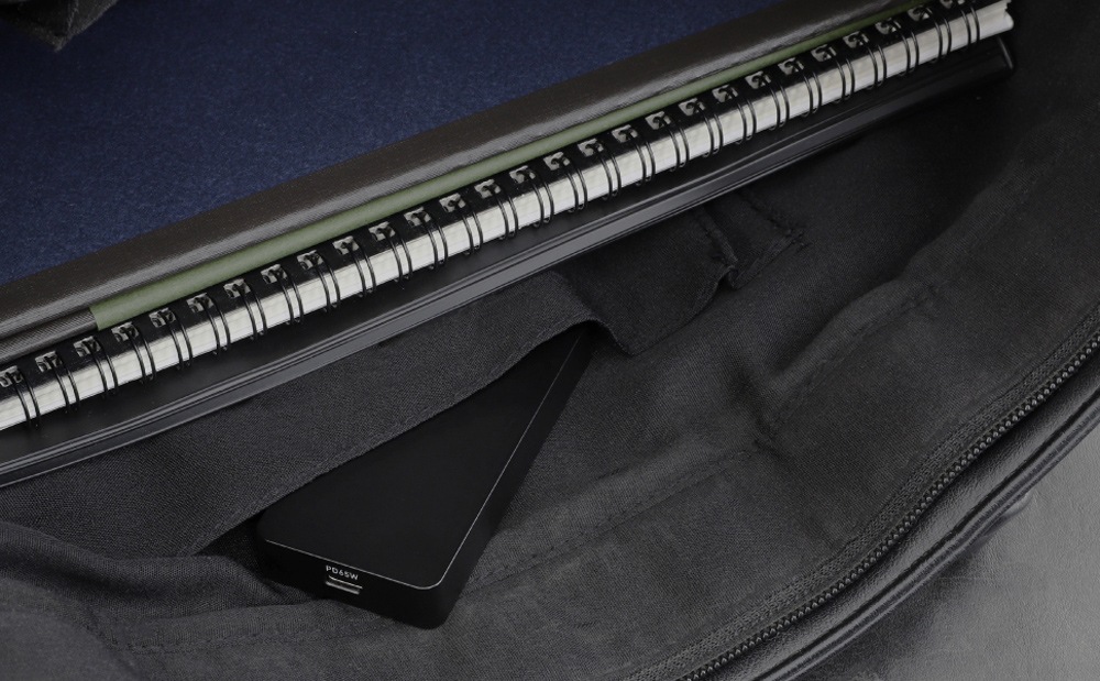 薄さ1.25cmウルトラスリム USB Type-C 1ポートAC充電器 (OWL-APD65SC1-BK)