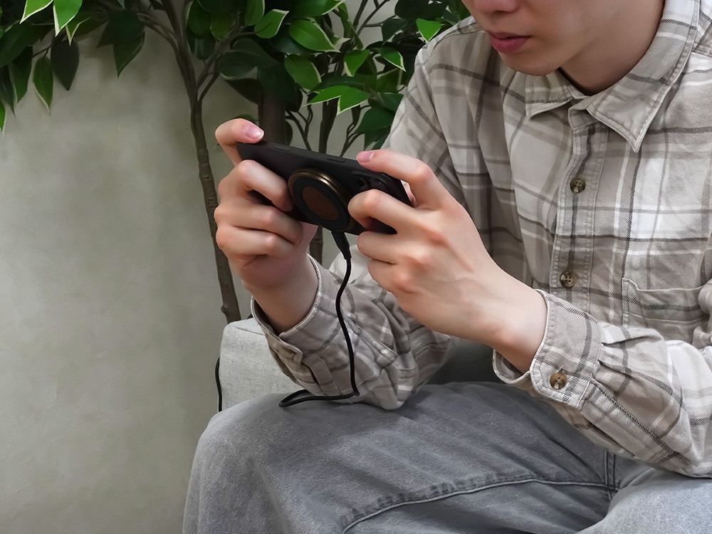 【アウトレット】スマホリング搭載 厚さ約9.7mm 15W急速充電対応 マグネットワイヤレス充電器 (OWL-MW01)