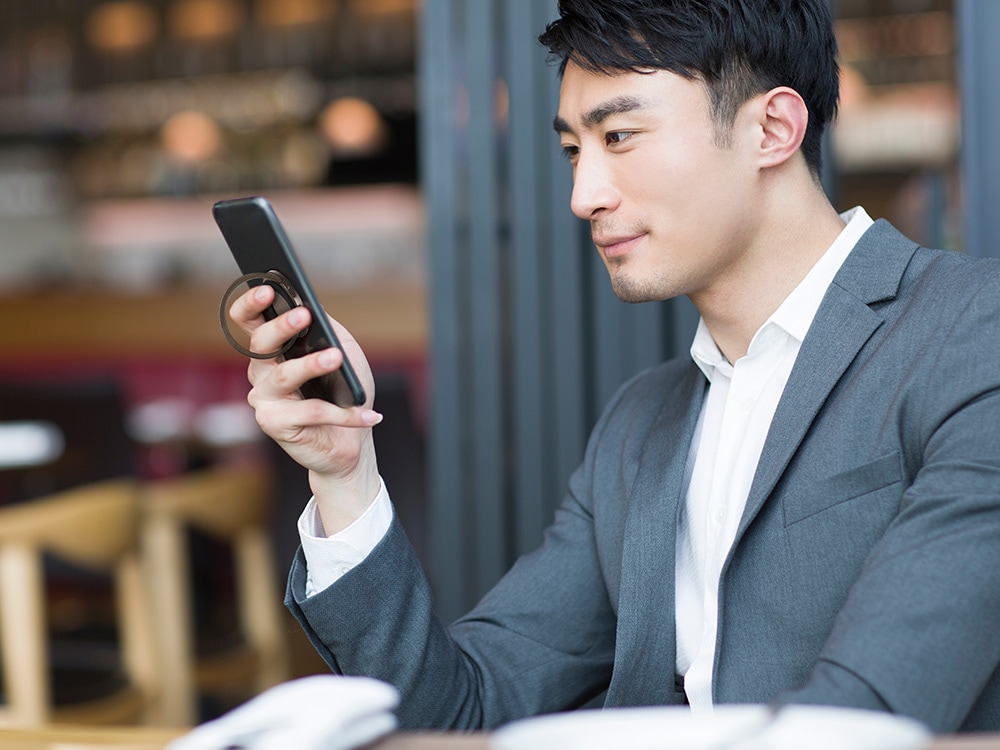 【アウトレット】スマホリング搭載 厚さ約9.7mm 15W急速充電対応 マグネットワイヤレス充電器 (OWL-MW01)
