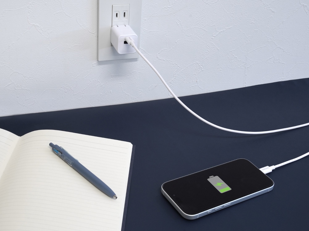USB Type-C�����֥���° ����PD20W���� GaN���� USB Type-C��1 USB Type-A��1 AC���Ŵ� OWL-APDJ20DCC15-WH