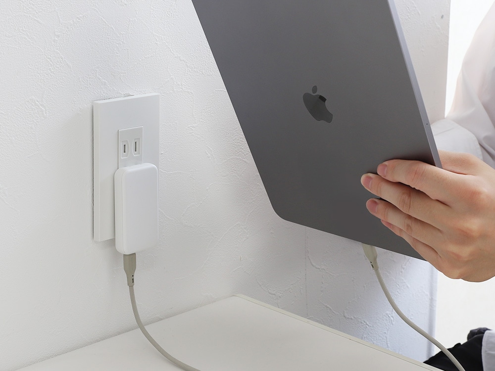 ����13mm ����PD20W���� GaN���� USB Type-C��1 USB Type-A��1 AC���Ŵ� OWL-APD20A1C1G