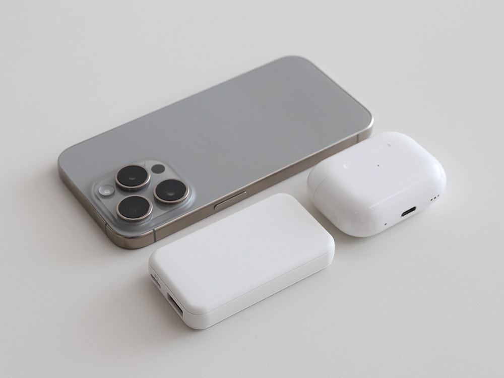 ����13mm ����PD20W���� GaN���� USB Type-C��1 USB Type-A��1 AC���Ŵ� OWL-APD20A1C1G