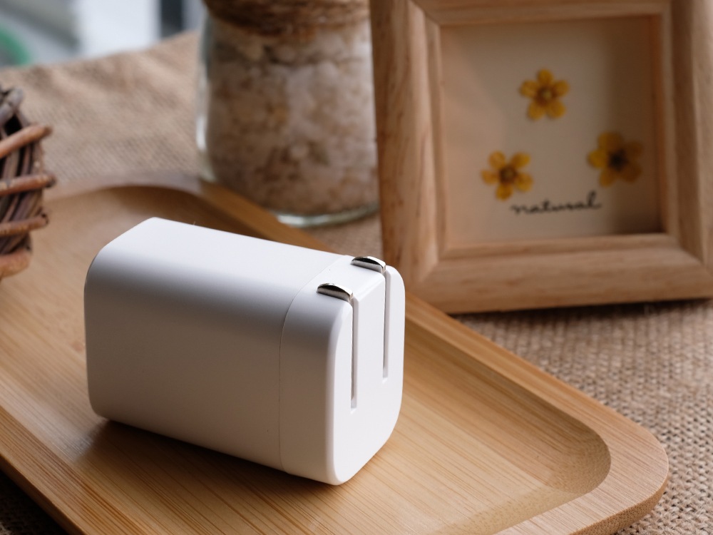 ���� 2�ݡ���AC���Ŵ� USB Type-C�ݡ��� �� USB Type-A�ݡ��� ����30W USB PD�б� (OEC-APD30A1C1)