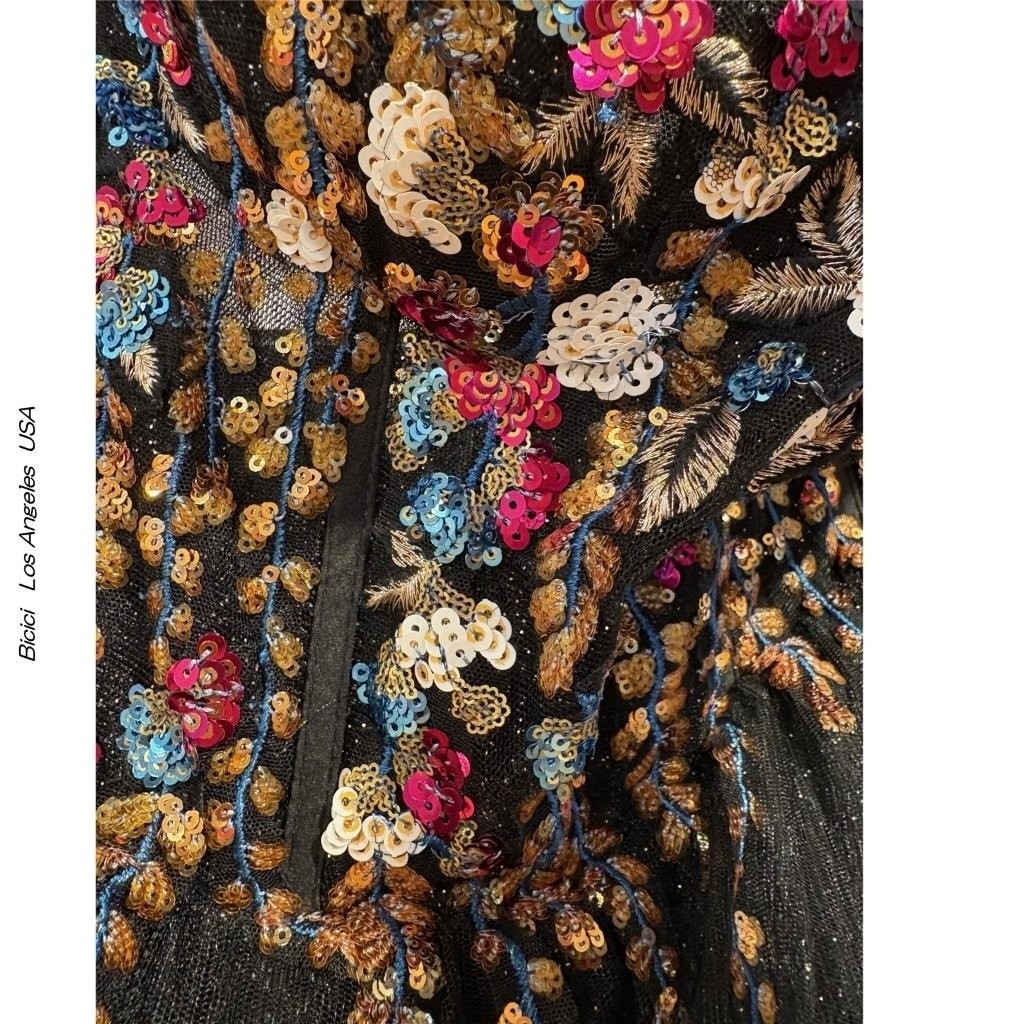 BICICI（ビシシ）UW012528 ブラック×マルチ 刺繍スパンコール ストラップレスAライン ロングドレス｜演奏会・発表会・コンクール