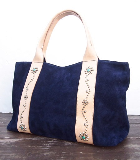 HTC �̎������Î��������� �Хå� ���� Turquoise Flower Studs Suede Tote Bag / Navy��Natural