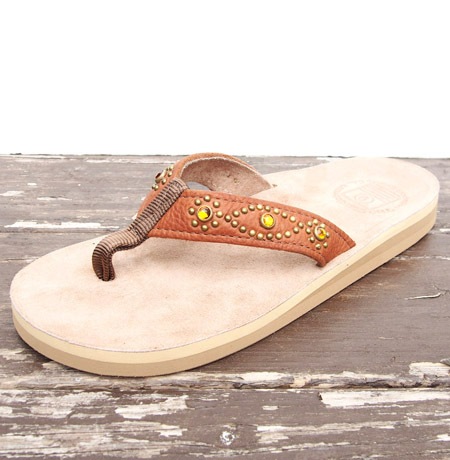 HTC��The Sandalman�ڎ������Î��������ߎ��ݎ��ގَώݡ� ������� ���� Narrow Strap Glass Stone Studs / Natural Suede