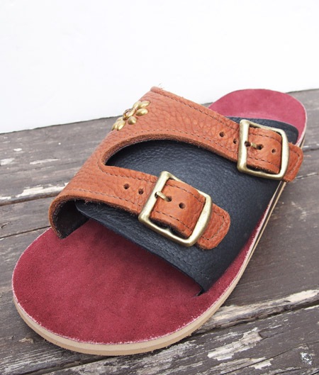HTC��The Sandalman�ڎ������Î��������ߎ��ݎ��ގَώݡ� ������� ���� Double Buckle Flower Glass Stone Studs / Brown&Navy
