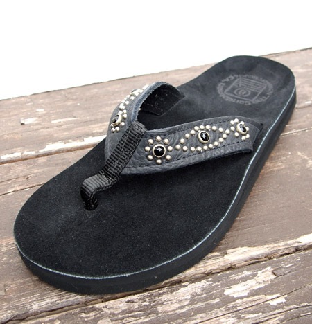 HTC��The Sandalman�ڎ������Î��������ߎ��ݎ��ގَώݡ� ������� ���� Narrow Strap Glass Stone Studs / Black Suede