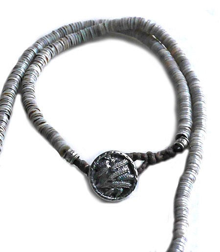 CHAFF DESIGN�̥���ա��ǥ������Grey Shell On Silver & Gold Ring Necklace