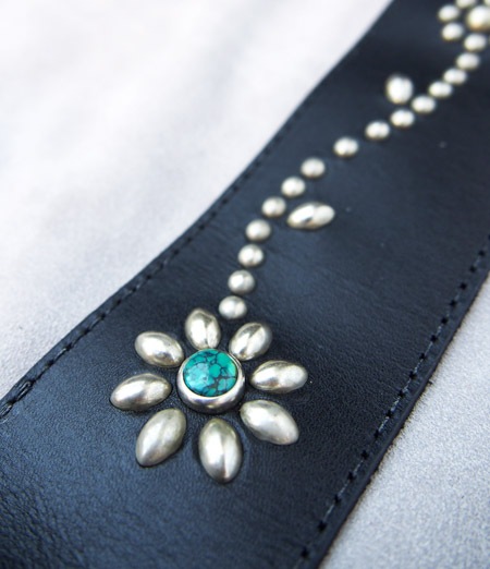 HTC �̎������Î��������� �Хå� ���� Turquoise Flower Studs Suede Tote Bag / Grey��Black