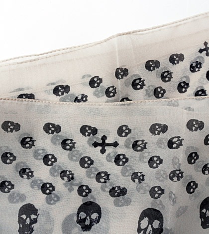 HTC �̎������Î��������͡��������� SCARF FOULARD SKULLS 70 / WHITE
