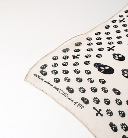 HTC �̎������Î��������͡��������� SCARF FOULARD SKULLS 70 / WHITE