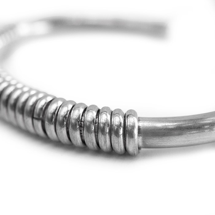 CHAFF DESIGN�̥���ա��ǥ������COVERED COIL CUFF SV950 / 4mm