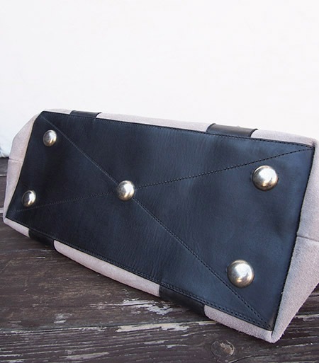 HTC �̎������Î��������� �Хå� ���� Turquoise Flower Studs Suede Tote Bag / Grey��Black