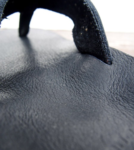 HTC��The Sandalman�ڎ������Î��������ߎ��ݎ��ގَώݡ� ������� ���� Narrow Strap Glass Stone Studs / Black Leather