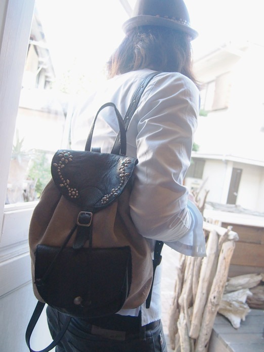 HTC �̎������Î��������͡��Хå� ����Turquoise Flower Suede Backpack / Navy��Dk Brown