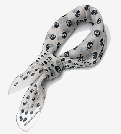 HTC �̎������Î��������͡��������� SCARF FOULARD SKULLS 70 / WHITE
