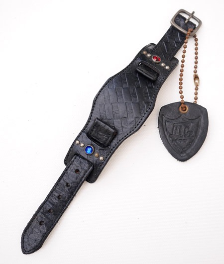 HTC �̎������Î��������͡������å��٥�� Emboss Polis Black Watch Belt  /  RED-BLUE Glass Stone