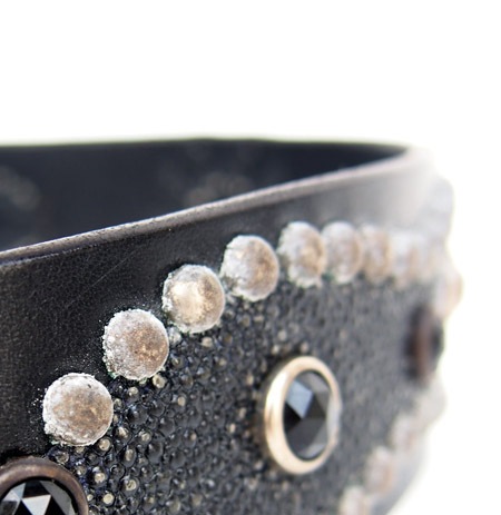 HTC ̎Î ٥ Peanut Studs Stingray Belt / Black